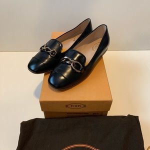 Tod’s Ballerina Style Loafer in Black with Chain